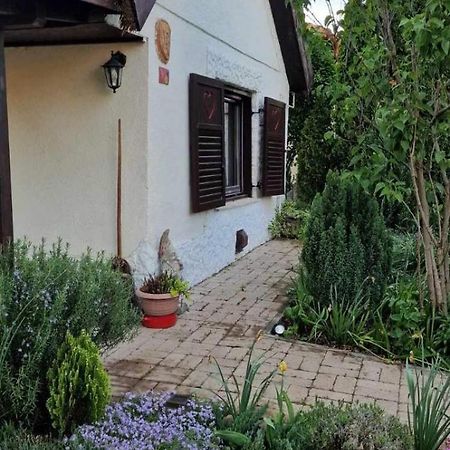 Lovely Cottage Home Velence Exterior foto